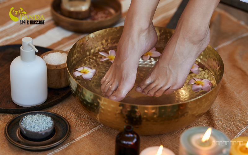 Ngâm Chân Với Thảo Dược Ấm