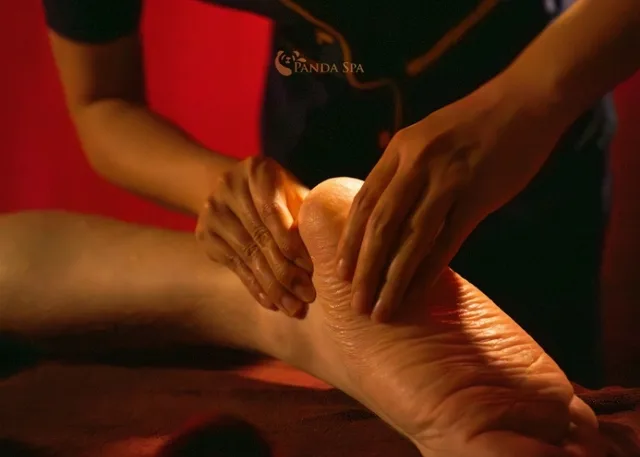 Professional Taichong acupressure foot massage image