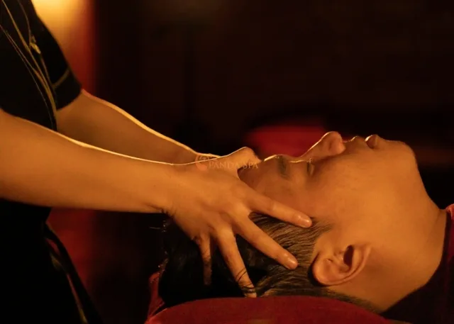 Massage cổ vai gáy