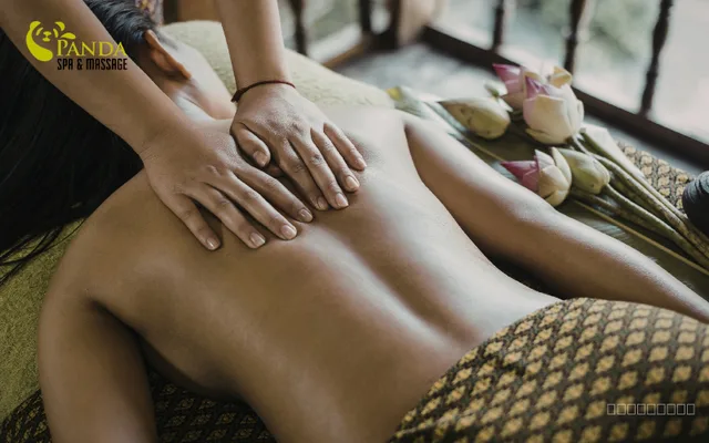 Massage tinh dầu – Thư giãn sâu, giảm căng thẳng