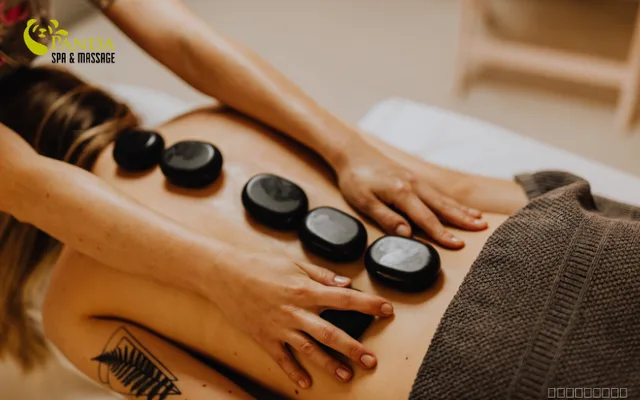 Massage mô sâu, đá nóng – Giảm đau nhức hiệu quả